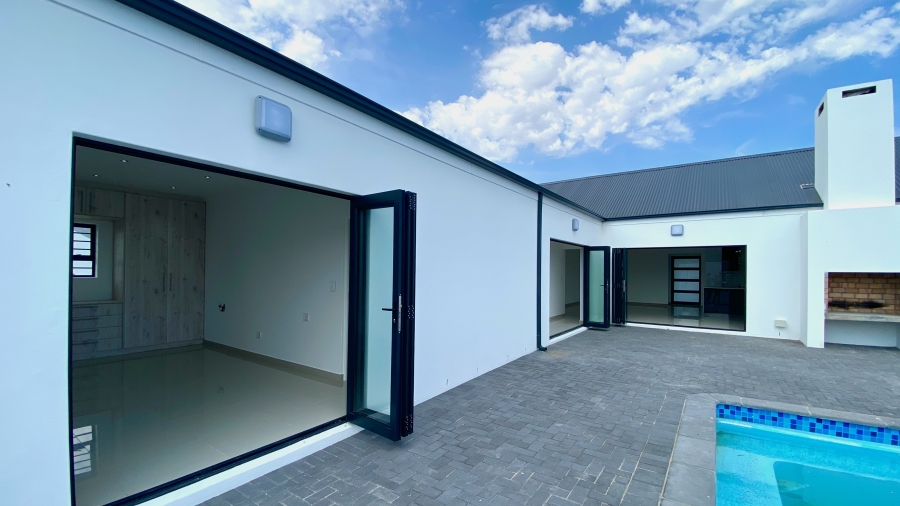 4 Bedroom Property for Sale in Britannia Bay Western Cape